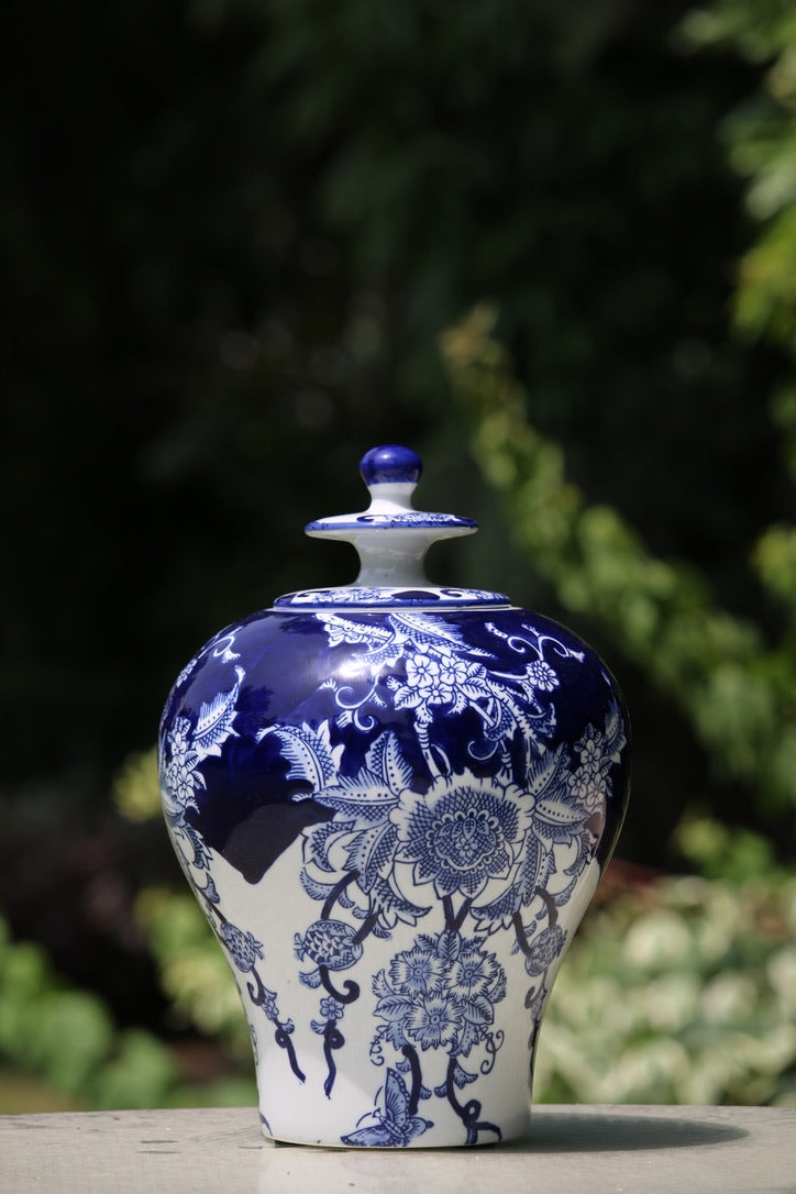 FIn. Vase